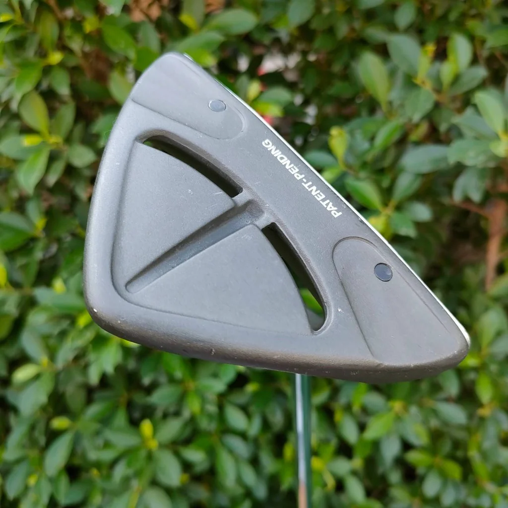 PUTTER TAYLORMADE PATENT-PENDING ความยาว 34 นิ้ว รูปทรงเป็นเอกลักษณ์ สามเหลี่ยมช่วยชดเชย PUTTER TAYLORMADE PATENT-PENDING ความยาว 34 นิ้ว รูปทรงเป็นเอกลักษณ์ สามเหลี่ยมช่วยชดเชย