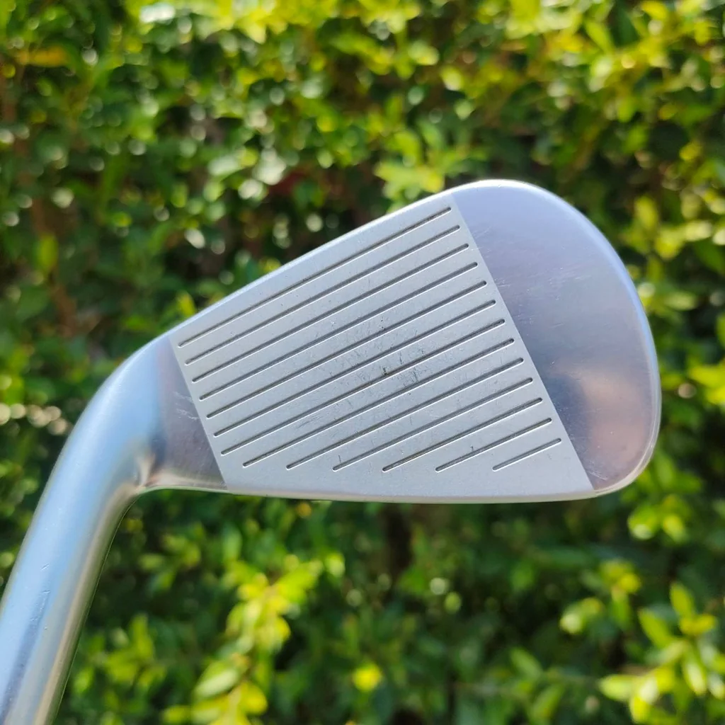 ชุดเหล็ก CALLAWAY X FORGED มีเหล็ก 4-9 เเละ PW ก้าน PROJECT 5.5 สุดยอดเหล็กเนื้อ FORGED ระดับพรีเมี่ยม จากแบรนด์ Callaway ครับ สุดมันส์ ใบไม่ใหญ่เทอะทะ คมๆเลยครับ แต่ตีง่ายมากตากสไตล์ Callaway เพราะมี CAVITY การกระจายชดเชย ความผิดพลาดได้ดีมาก บอกเลยครับ เ ชุดเหล็ก CALLAWAY X FORGED มีเหล็ก 4-9 เเละ PW ก้าน PROJECT 5.5 สุดยอดเหล็กเนื้อ FORGED ระดับพรีเมี่ยม จากแบรนด์ Callaway ครับ สุดมันส์ ใบไม่ใหญ่เทอะทะ คมๆเลยครับ แต่ตีง่ายมากตากสไตล์ Callaway เพราะมี CAVITY การกระจายชดเชย ความผิดพลาดได้ดีมาก บอกเลยครับ เ