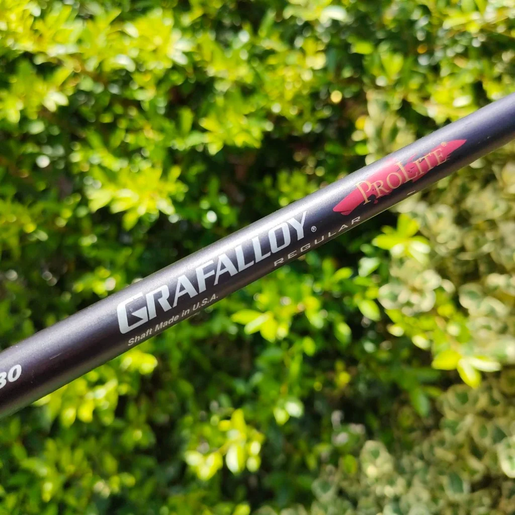 DRIVER WILSON FATSHAFT DEEP RED องศา 10.5 ก้าน FATSHAFT FLEX R เป็นตัวก้านอ้วนครับ ทำให้แรงสั่นน้อยลง ตีตรงมาก และหัวรุ่นนี้ดีมากๆ หน้าเด้ง ตีไกล เสียงเพราะสนั่นครับ DRIVER WILSON FATSHAFT DEEP RED องศา 10.5 ก้าน FATSHAFT FLEX R เป็นตัวก้านอ้วนครับ ทำให้แรงสั่นน้อยลง ตีตรงมาก และหัวรุ่นนี้ดีมากๆ หน้าเด้ง ตีไกล เสียงเพราะสนั่นครับ