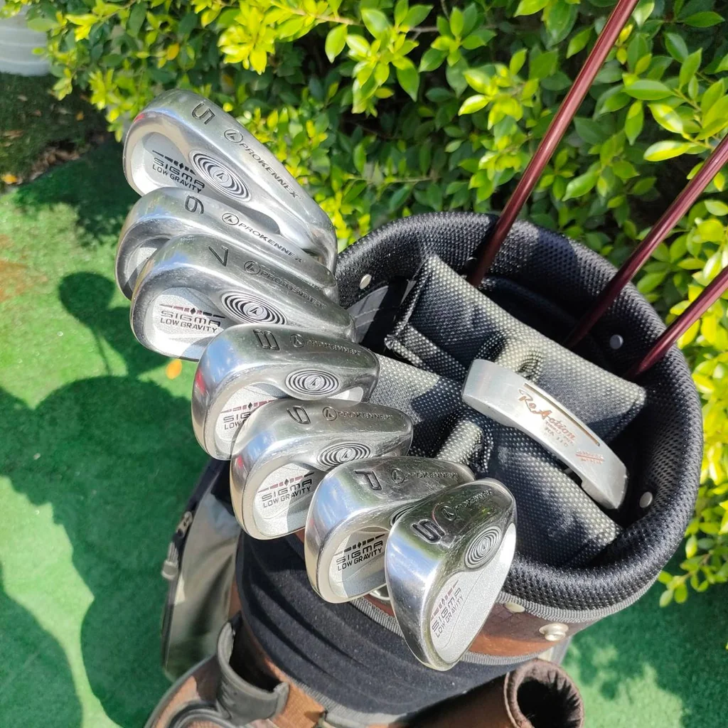** ไม้กอล์ฟสำหรับผู้หญิง ** FULLSET PROKENNEX SIGMA ทั้งชุดประกอบด้วย หัวไม้ 1 3 5 ชุดเหล็ก 5-9 เเละ pw sw PUTTER เเละ ถุงกอล์ฟ หัวไม้มีออฟเซ็ท ชดเชยได้สูง คุณผู้ที่หญิงที่ไม่มีเวลาฝึกซ้อม ก็สามารถเล่นได้ง่ายและสนุกมาก เหล็กตีง่าย ครบชุด พร้อมออกรอบได้เลย
