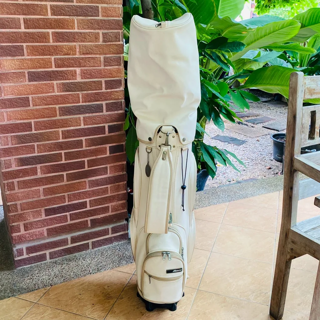 Caddy Bag Mizuno Presage Sophia สีครีมไวท์ ขนาด 8.5 - 9 นิ้ว เสน่ห์แห่งความเรียบหรูเหนือกาลเวลา
