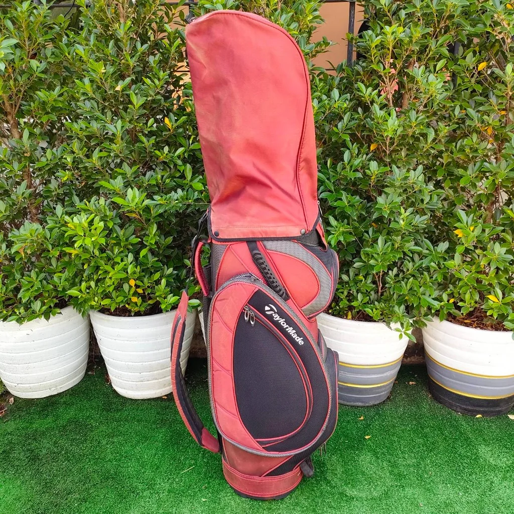 ถุงกอล์ฟ TAYLORMADE มือสอง สภาพโดยรวมดี แต่มีส่วนลอก และมีสีซีดลงตามกาลเวลาครับ ถุงของแท้ครับ ถุงกอล์ฟ TAYLORMADE มือสอง สภาพโดยรวมดี แต่มีส่วนลอก และมีสีซีดลงตามกาลเวลาครับ ถุงของแท้ครับ