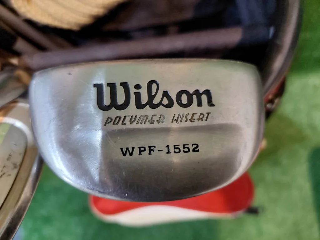 ไม้กอล์ฟครบชุดสำหรับสุภาพสตรี WILSON พร้อมถุงกอล์ฟ WILSON ไม้กอล์ฟครบชุดสำหรับสุภาพสตรี WILSON พร้อมถุงกอล์ฟ WILSON