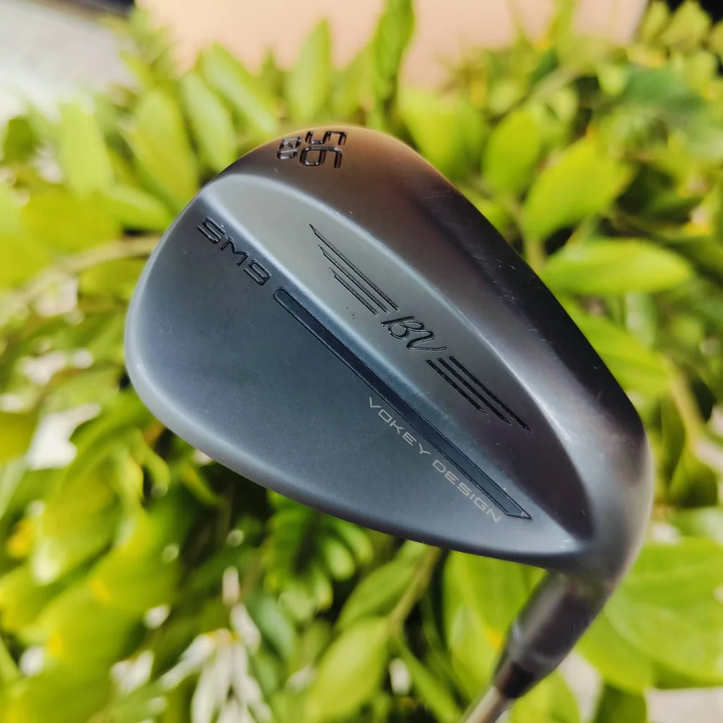 WEDGE TITLEIST VOKEY DESIGN SM9 Jet Black องศา 56 BOUNCE 12 D Grind เหมาะกับนักกอล์ฟที่ชอบเล่นแต่งช็อต มีมุมกระดอนสูงกว่า M Grind ไม้กอล์ฟพรีเมี่ยมมือสอง ของแท้ By NakaraLuxurious WEDGE TITLEIST VOKEY DESIGN SM9 Jet Black องศา 56 BOUNCE 12 D Grind เหมาะกับนักกอล์ฟที่ชอบเล่นแต่งช็อต มีมุมกระดอนสูงกว่า M Grind ไม้กอล์ฟพรีเมี่ยมมือสอง ของแท้ By NakaraLuxurious