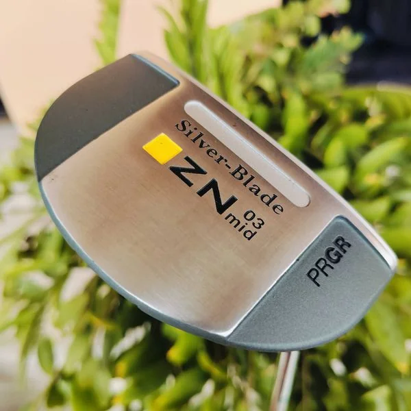PUTTER PRGR SILVER BLADE ZN03 MID เป็นก้านและกริพแบบยาวๆ 37 นิ้ว ได้บล๊านซ์อย่างมาก พัตต์นิ่งมาก ชดเชยสูง หน้า MILLED มี COVER แท้เดิม PUTTER PRGR SILVER BLADE ZN03 MID เป็นก้านและกริพแบบยาวๆ 37 นิ้ว ได้บล๊านซ์อย่างมาก พัตต์นิ่งมาก ชดเชยสูง หน้า MILLED มี COVER แท้เดิม