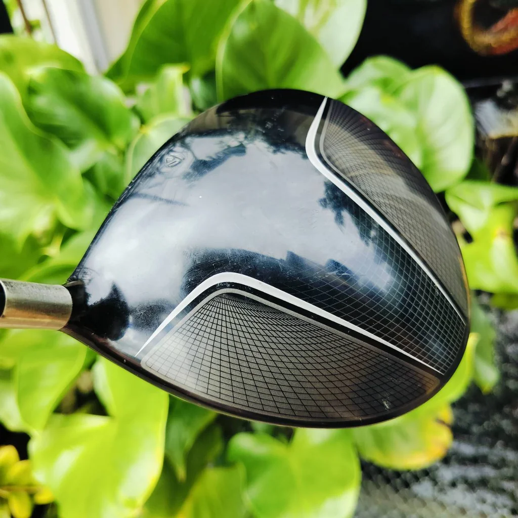 Driver Taylormade BURNER DRAW เป็นรุ่นที่แก้ปัญหาสำหรับคนชอบตีเฟด กระดองเคฟล่า จุด CG ต่ำ หัวใหญ่ หน้าสวีตสปอตกว้างเน้นตีง่ายๆค่ะ ไม้กอล์ฟพรีเมี่ยมมือสอง ของแท้ By NakaraLuxurious