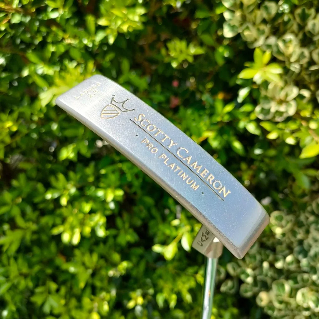 PUTTER TITLEIST SCOTTY CAMERON PRO PLATINUM ความยาว 35 นิ้ว สวยมากๆ เดิมๆ มี COVER เดิมมาพร้อมครับ รุ่นนี้วัสดุพรีเมี่ยม คุณภาพพรีเมี่ยมมากๆ หน้าสัมผัสดีแบบสุดๆ เกาะไลน์มาก น้ำหนักดีมากครับ PUTTER TITLEIST SCOTTY CAMERON PRO PLATINUM ความยาว 35 นิ้ว สวยมากๆ เดิมๆ มี COVER เดิมมาพร้อมครับ รุ่นนี้วัสดุพรีเมี่ยม คุณภาพพรีเมี่ยมมากๆ หน้าสัมผัสดีแบบสุดๆ เกาะไลน์มาก น้ำหนักดีมากครับ