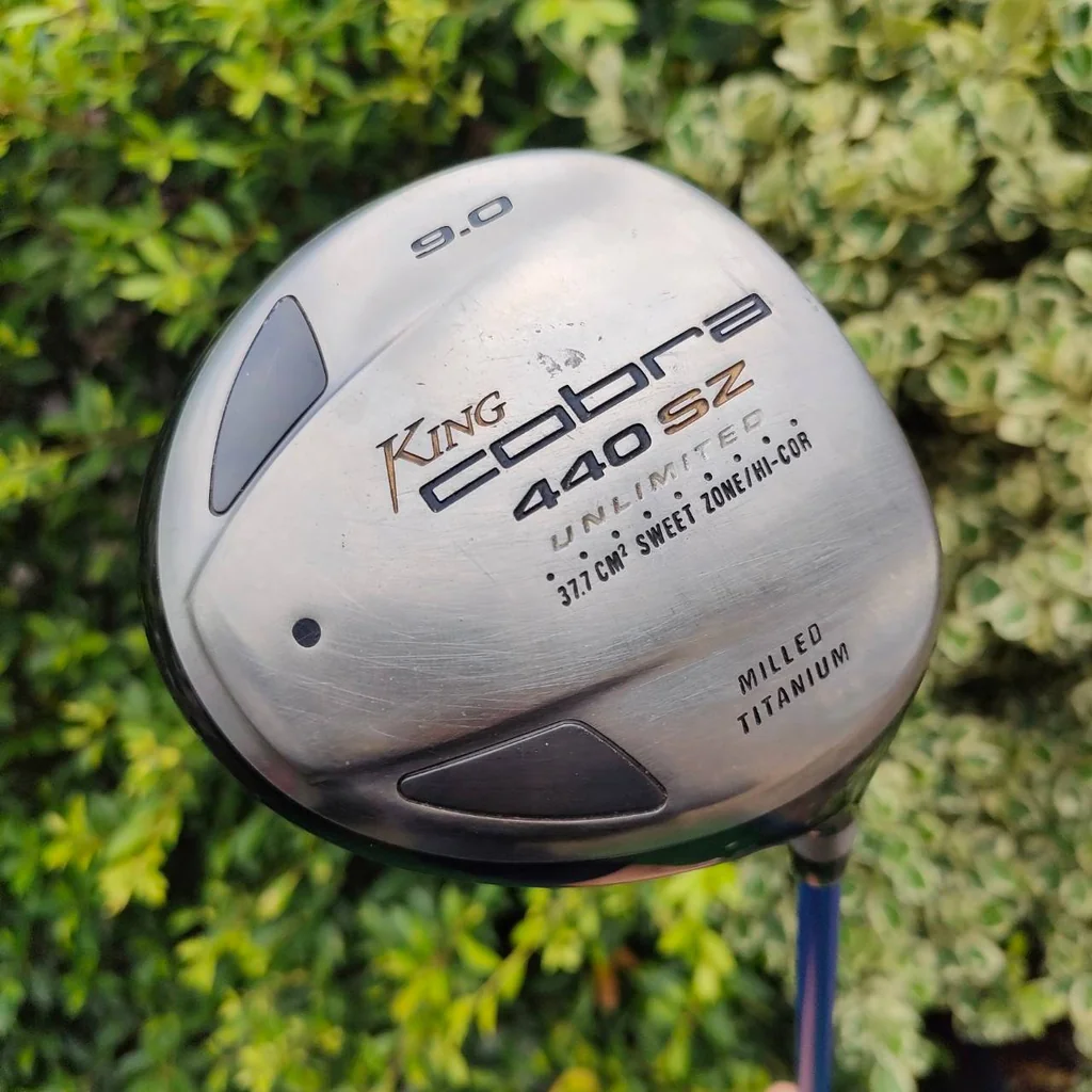 DRIVER KING COBRA 440 SZ องศา 9 ก้าน PROLAUNCH BLUE ก้านดีมากๆๆๆ ตีแรงใส่ได้เลย หัวนี้ขนาดพอดีมาก ถ้าได้ลองตีติดใจ ระยะมาเต็มแบบสุดๆ เสียงสนั่น แบบ เพราะๆ ใสๆครับ ตีง่าย ตีแรงพลาดเป้าก็ยังไปไกลมาก . DRIVER KING COBRA 440 SZ องศา 9 ก้าน PROLAUNCH BLUE ก้านดีมากๆๆๆ ตีแรงใส่ได้เลย หัวนี้ขนาดพอดีมาก ถ้าได้ลองตีติดใจ ระยะมาเต็มแบบสุดๆ เสียงสนั่น แบบ เพราะๆ ใสๆครับ ตีง่าย ตีแรงพลาดเป้าก็ยังไปไกลมาก .