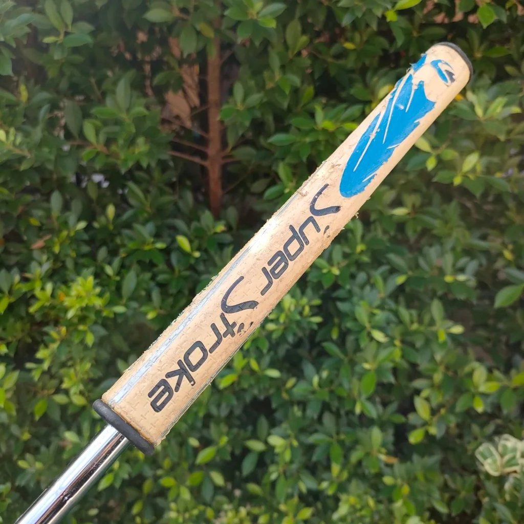 PUTTER TITLEIST SCOTTY CAMERON STUDIO STYLE NEWPORT ความยาว 34 นิ้ว **กริพ SUPER STROKE มีตำหนิค่ะ** ไม้กอล์ฟมือสอง ของแท้ BY NakaraLuxurious PUTTER TITLEIST SCOTTY CAMERON STUDIO STYLE NEWPORT ความยาว 34 นิ้ว **กริพ SUPER STROKE มีตำหนิค่ะ** ไม้กอล์ฟมือสอง ของแท้ BY NakaraLuxurious