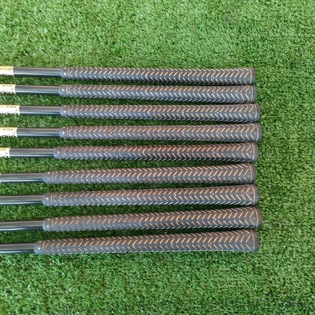 ชุดเหล็ก LYNX SILVER มีเหล็ก 3-9 เเละ PW SW ก้าน LOW TORGQUE FLEX R สุดยอดดีไซน์ ออกแบบให้ตีง่ายจัดๆ กึ่งไฮบริดเลยก็ว่าได้ แต่ยังคงความคม แบบสุดๆและสปินจัดๆของ LYNX ตีไกล ได้ระยะ ตีง่าย เบาสบาย ตกหยุด!!! ชุดเหล็ก LYNX SILVER มีเหล็ก 3-9 เเละ PW SW ก้าน LOW TORGQUE FLEX R สุดยอดดีไซน์ ออกแบบให้ตีง่ายจัดๆ กึ่งไฮบริดเลยก็ว่าได้ แต่ยังคงความคม แบบสุดๆและสปินจัดๆของ LYNX ตีไกล ได้ระยะ ตีง่าย เบาสบาย ตกหยุด!!!