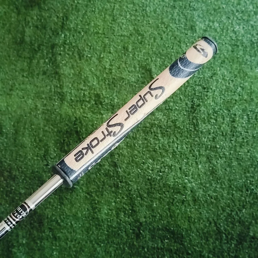 PUTTER ODYSSEY 2-BALL BLADE WHITE STEEL ก้าน WHITE STEEL ความยาว 34 นิ้ว รุ่นนี้ยอดนิยม มีทั้ง 2 บอล และเป็นทรงเบลด ไม้กอล์ฟพรีเมี่ยมมือสอง ของแท้ By NakaraLuxurious PUTTER ODYSSEY 2-BALL BLADE WHITE STEEL ก้าน WHITE STEEL ความยาว 34 นิ้ว รุ่นนี้ยอดนิยม มีทั้ง 2 บอล และเป็นทรงเบลด ไม้กอล์ฟพรีเมี่ยมมือสอง ของแท้ By NakaraLuxurious