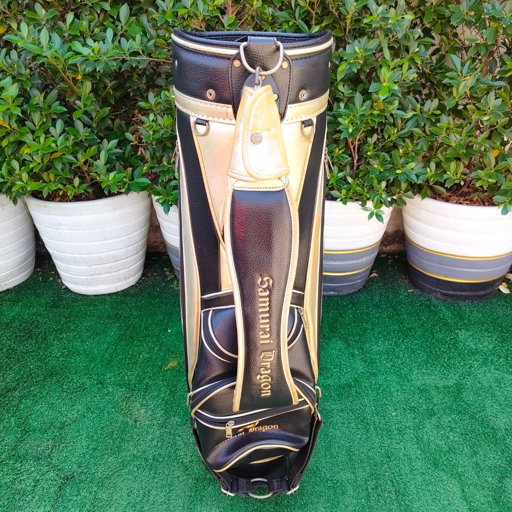 ถุงกอล์ฟ SAMURAI - DRAGON มือสอง ของแท้ ถุง Tour 9 นิ้ว ลายสวยมากๆ ** ใบนี้มีตำหนิที่ COVER ** มีรูปให้ชมครับ แต่ส่วนของถุง สภาพเดิม สวยๆเลยครับผม ถุงกอล์ฟ SAMURAI - DRAGON มือสอง ของแท้ ถุง Tour 9 นิ้ว ลายสวยมากๆ ** ใบนี้มีตำหนิที่ COVER ** มีรูปให้ชมครับ แต่ส่วนของถุง สภาพเดิม สวยๆเลยครับผม