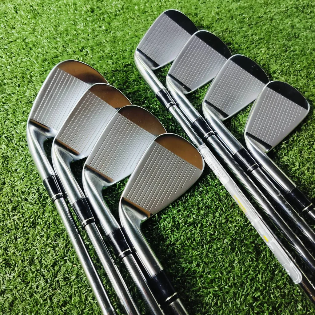 ชุดเหล็ก Taylormade R11 ด้านหลังมีโพรง CAVITY ออกแบบสปอร์ต สวย และตีง่าย ตีไกลในเหล็กเดียว ไขปรับทิศทางได้อีกด้วย ไม้กอล์ฟพรีเมี่ยมมือสอง ของแท้ By NakaraLuxurious ชุดเหล็ก Taylormade R11 ด้านหลังมีโพรง CAVITY ออกแบบสปอร์ต สวย และตีง่าย ตีไกลในเหล็กเดียว ไขปรับทิศทางได้อีกด้วย ไม้กอล์ฟพรีเมี่ยมมือสอง ของแท้ By NakaraLuxurious