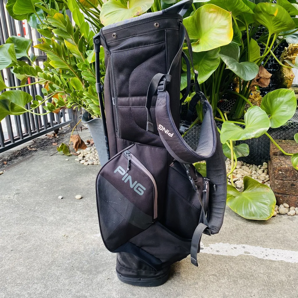 ถุงกอล์ฟ PING x AUDI🔥⛳ของแท้ ขาตั้ง ดีไซน์เท่ ** ถุงวางตั้งตรงไม่ค่อยอยู่แต่ถ้าขาตั้งแข็งแรงมากๆ ** ถุงกอล์ฟ PING x AUDI🔥⛳ของแท้ ขาตั้ง ดีไซน์เท่ ** ถุงวางตั้งตรงไม่ค่อยอยู่แต่ถ้าขาตั้งแข็งแรงมากๆ **