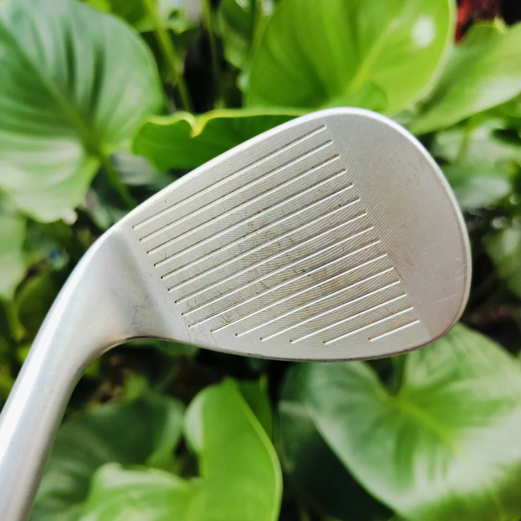WEDGE CLEVELAND 588 RTX องศา 50 BOUNCE 10 ก้าน DYNAMIC GOLD S200 . ตัวนี้หน้า ROTEX FACE สปินจัดๆ มี MILLED ที่หน้าใบ และมีการออกแบบ ให้มี CAVITY เล็กน้อย เพื่อง่ายต่อการตี ไม้กอล์ฟพรีเมี่ยมมือสอง ของแท้ By NakaraLuxurious