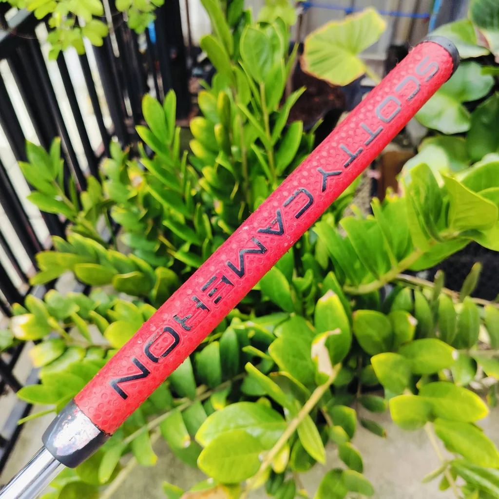 PUTTER TITLEIST SCOTTY CAMERON SELECT NEWPORT 2 รูปทรงยอดนิยม ได้รับความไว้วางใจ ด้วยชัยชนะครั้งสำคัญในประวัติศาสตร์และความสำเร็จหลายทศวรรษ ไม้กอล์ฟพรีเมี่ยมมือสอง ของแท้ By NakaraLuxurious PUTTER TITLEIST SCOTTY CAMERON SELECT NEWPORT 2 รูปทรงยอดนิยม ได้รับความไว้วางใจ ด้วยชัยชนะครั้งสำคัญในประวัติศาสตร์และความสำเร็จหลายทศวรรษ ไม้กอล์ฟพรีเมี่ยมมือสอง ของแท้ By NakaraLuxurious
