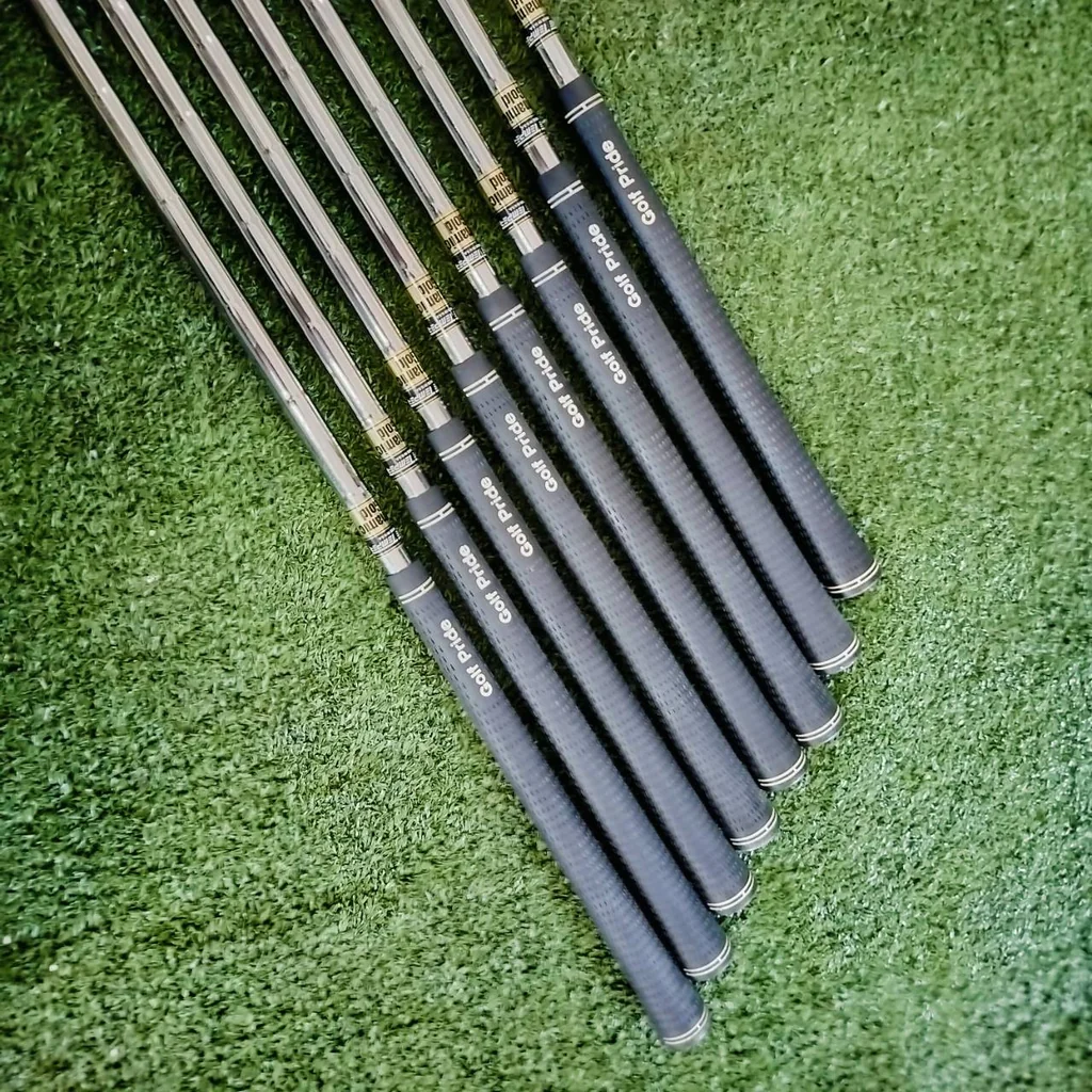 ชุดเหล็ก NIKE CCI FORGED มีเหล็ก 3 4 5 6 7 8 9 เเละ PW ก้าน DYNAMIC GOLD S300 สภาพเดืมๆ ตีง่าย ตัว FORGED วัสดุพรีเมี่ยม นุ่มมาก และเป็นเหล็กที่ตีมันส์มากๆเลยค่ะ ไม้กอล์ฟพรีเมี่ยมมือสอง ของแท้ By NakaraLuxurious ชุดเหล็ก NIKE CCI FORGED มีเหล็ก 3 4 5 6 7 8 9 เเละ PW ก้าน DYNAMIC GOLD S300 สภาพเดืมๆ ตีง่าย ตัว FORGED วัสดุพรีเมี่ยม นุ่มมาก และเป็นเหล็กที่ตีมันส์มากๆเลยค่ะ ไม้กอล์ฟพรีเมี่ยมมือสอง ของแท้ By NakaraLuxurious