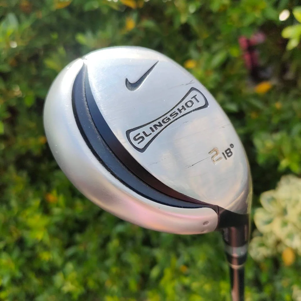 HYBRID 2 NIKE SLINGSHOT องศา 18 ก้าน TOUR AD FLEX R มี COVER เดิม ออกแบบกระดองแบบพิเศษ บางมาก!! ทำให้ CG ลงต่ำและลึก ตีง่ายแบบสุดๆ!! ไม้กอล์ฟมือสอง ของแท้ BY NakaraLuxurious HYBRID 2 NIKE SLINGSHOT องศา 18 ก้าน TOUR AD FLEX R มี COVER เดิม ออกแบบกระดองแบบพิเศษ บางมาก!! ทำให้ CG ลงต่ำและลึก ตีง่ายแบบสุดๆ!! ไม้กอล์ฟมือสอง ของแท้ BY NakaraLuxurious