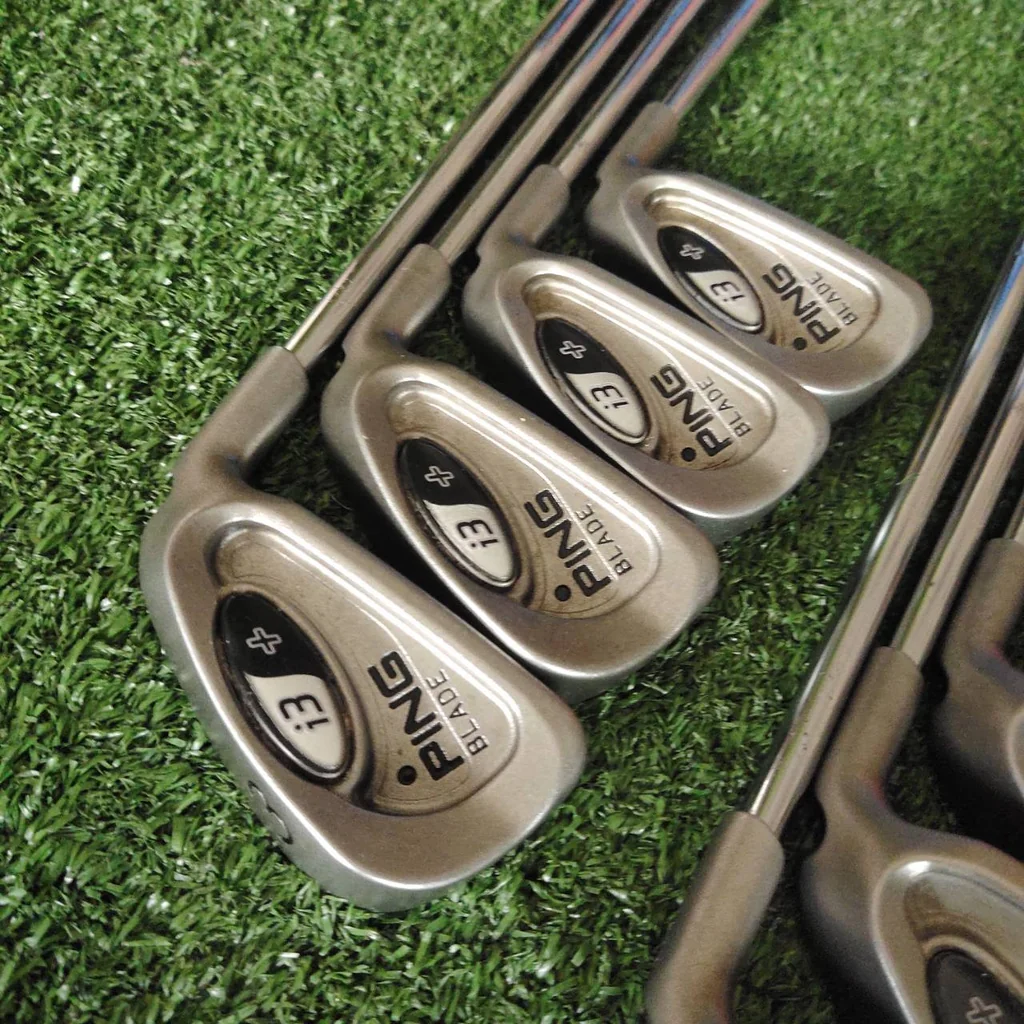 ชุดเหล็ก PING i3+ BLADE Offset น้อย: ช่วยนักกอล์ฟที่เก่งกว่าในการ “pick” ลูกจาก fairway แคบได้ง่าย