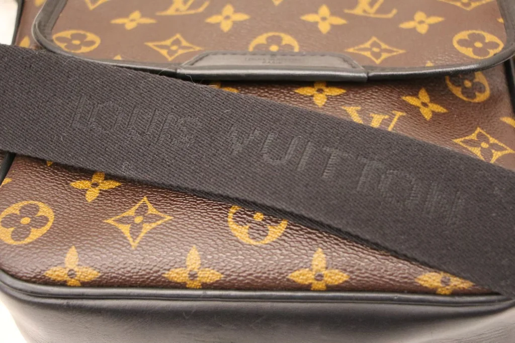 มือสอง Louis Vuitton Bass Marcassar Monogram PM กระเป๋าสะพายผู้ชายทรง Messenger ใบเล็ก