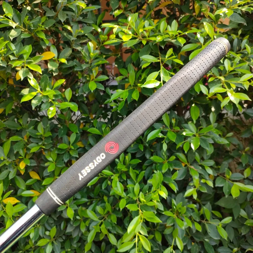 PUTTER ODYSSEY DUAL FORCE ROSSIE II ความยาว 35 นิ้ว ก้าน ODYSSEY DUAL FORCE รุ่นนี้หน้าดำ และยังหน้า Milled ทำให้เกาะไลน์แบบสุดๆเลยครับ PUTTER ODYSSEY DUAL FORCE ROSSIE II ความยาว 35 นิ้ว ก้าน ODYSSEY DUAL FORCE รุ่นนี้หน้าดำ และยังหน้า Milled ทำให้เกาะไลน์แบบสุดๆเลยครับ