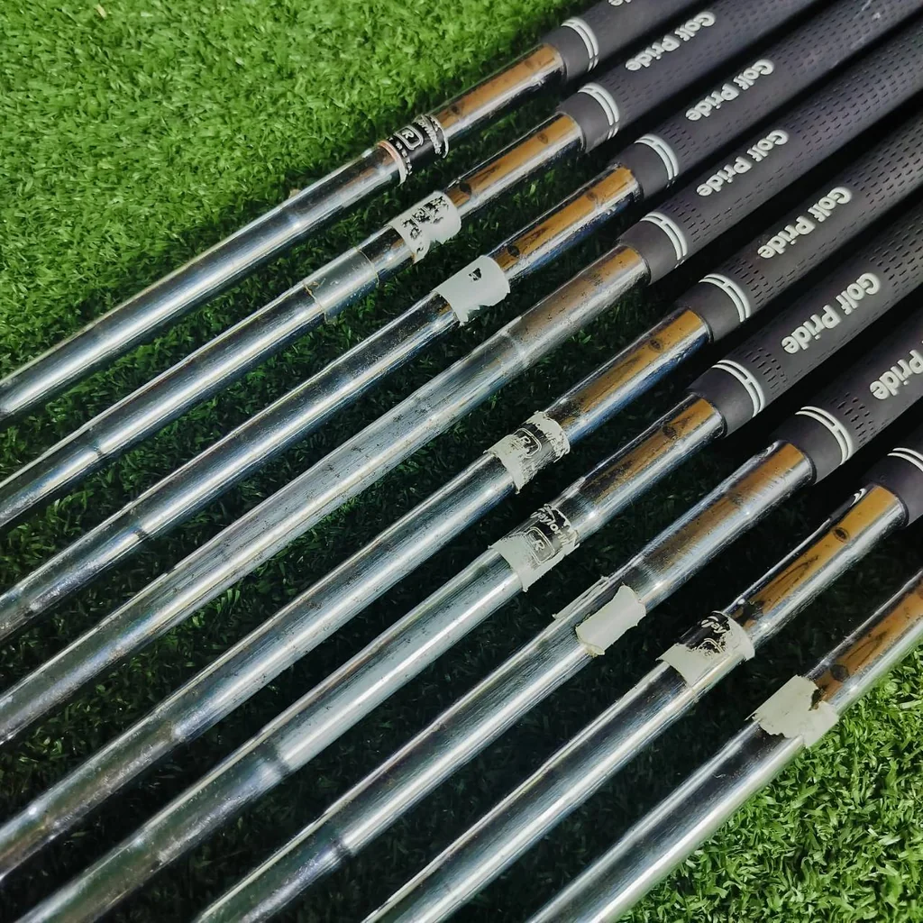 ชุดเหล็ก Taylormade R360 XD ก้านเหล็ก Taylormade FLEX R รุ่น XD เป็นรุ่นหน้าเด้ง ตีไกลมากๆ และชุด 360 เป็นใบใหญ่ตีง่ายที่สุด ฟีลลิ่งที่แสนนุ่มนวล สภาพสวยงามค่ะ ไม้กอล์ฟพรีเมี่ยมมือสอง ของแท้ By NakaraLuxurious ชุดเหล็ก Taylormade R360 XD ก้านเหล็ก Taylormade FLEX R รุ่น XD เป็นรุ่นหน้าเด้ง ตีไกลมากๆ และชุด 360 เป็นใบใหญ่ตีง่ายที่สุด ฟีลลิ่งที่แสนนุ่มนวล สภาพสวยงามค่ะ ไม้กอล์ฟพรีเมี่ยมมือสอง ของแท้ By NakaraLuxurious
