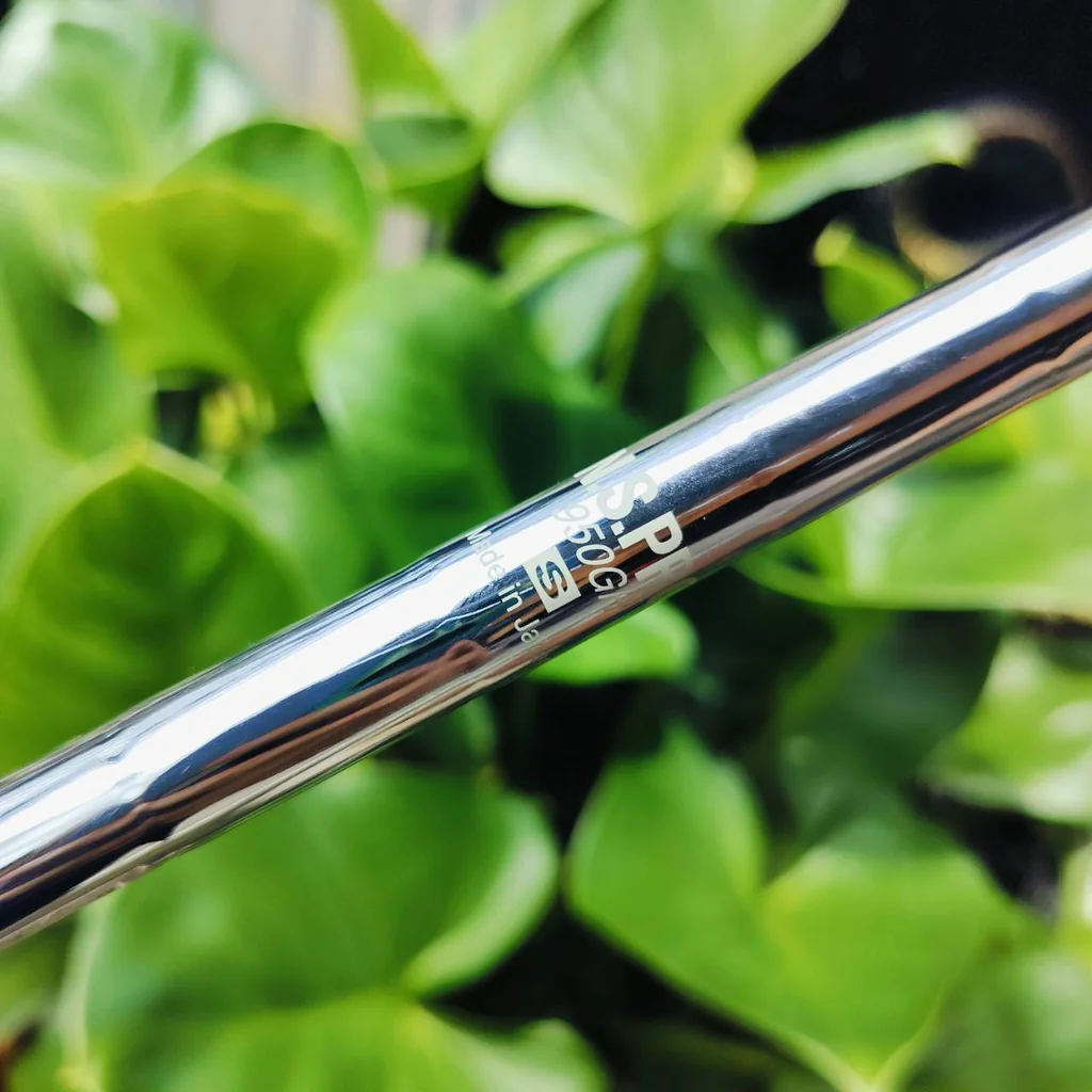 WEDGE Cleveland RTX 3 องศา 58 BOUNCE 9 ก้าน NS PRO 950 FLEX S ร่องลึกมากๆ ดูได้จากรูป และยังมี SPIN MILLED และมี LASER คล้ายๆร่อง เพิ่มขึ้นมาอีก เอาเป็นว่าถ้าชิพแล้ว ไม่ติดสปินเลย ต้องไปเรียนวงใหม่เลยค่ะ ไม้กอล์ฟพรีเมี่ยมมือสอง ของแท้ By NakaraLuxurious