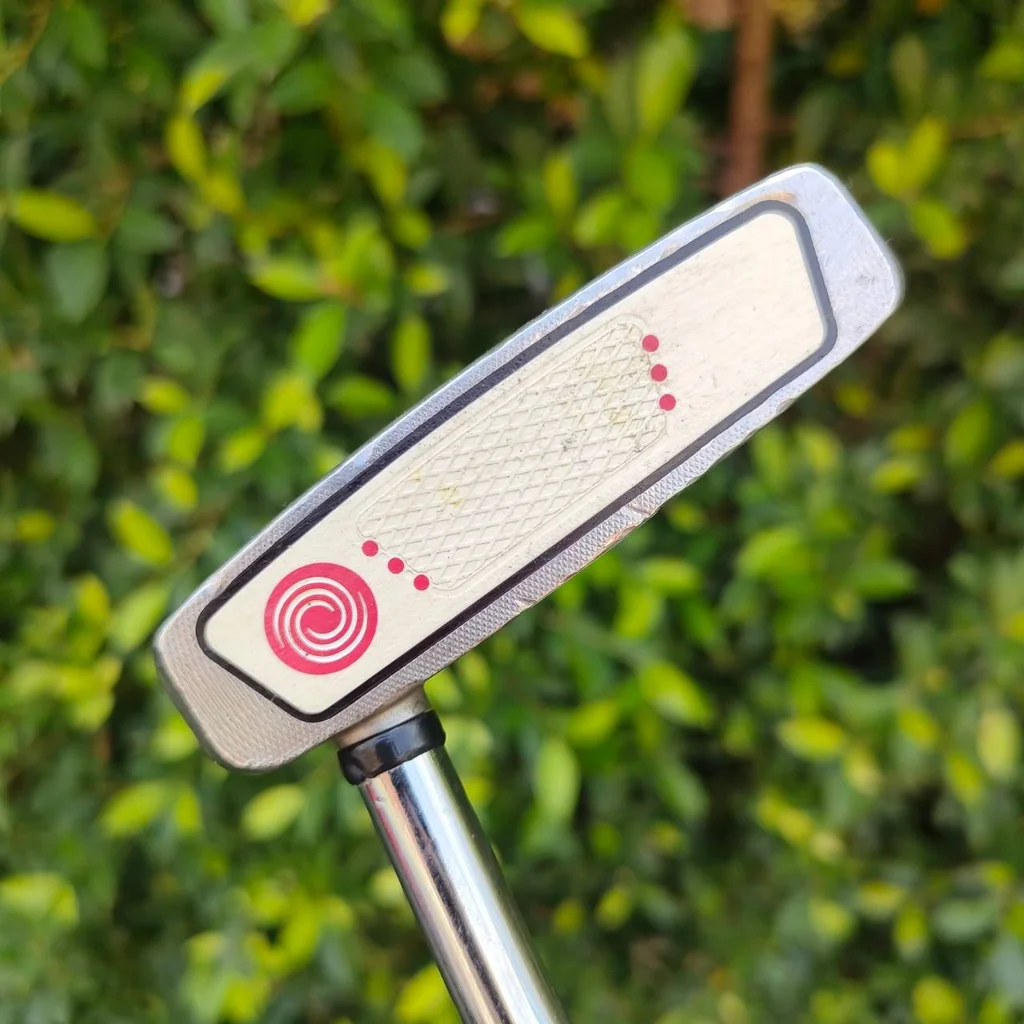 PUTTER ODYSSEY WHITE HOT XG HAWK ความยาว 35 นิ้ว ใส่กริพ GOLF PRIDE กริพสวยมาก ใช้ดีมาก และแพงมาก รุ่นนี้เป็นสุดยอดของสุดยอด ไม้กอล์ฟมือสอง ของแท้ BY NakaraLuxurious PUTTER ODYSSEY WHITE HOT XG HAWK ความยาว 35 นิ้ว ใส่กริพ GOLF PRIDE กริพสวยมาก ใช้ดีมาก และแพงมาก รุ่นนี้เป็นสุดยอดของสุดยอด ไม้กอล์ฟมือสอง ของแท้ BY NakaraLuxurious