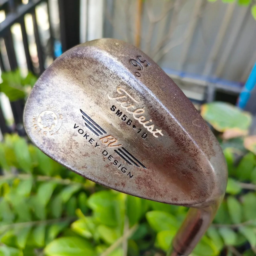 WEDGE TITLELIST VOKEY DESIGN องศา 56 เบาท์ 10 ก้าน DYNAMIC GOLD FLEX WEDGE หน้าตะไบ SPINMILLED โหดสุดๆ ร่องอย่างลึก คม เปลือยไม่เคลือบ รุ่นสนิม ไม้กอล์ฟพรีเมี่ยมมือสอง By NakaraLuxurious WEDGE TITLELIST VOKEY DESIGN องศา 56 เบาท์ 10 ก้าน DYNAMIC GOLD FLEX WEDGE หน้าตะไบ SPINMILLED โหดสุดๆ ร่องอย่างลึก คม เปลือยไม่เคลือบ รุ่นสนิม ไม้กอล์ฟพรีเมี่ยมมือสอง By NakaraLuxurious