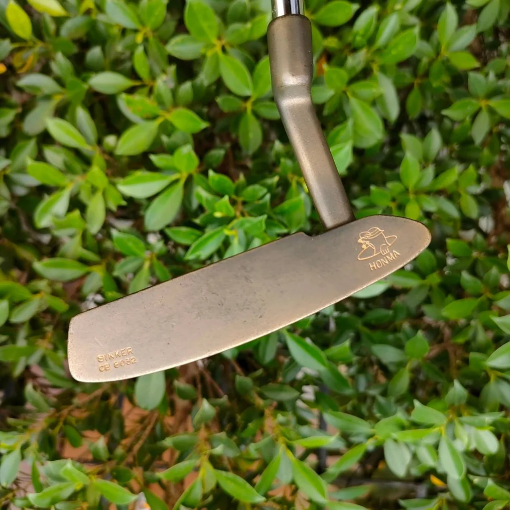 PUTTER Hiro Honma SINKER CB8032 ก้าน HP -STEP ความยาว 34 นิ้ว สภาพสวยเดิม สุดยอดพัตเตอร์ระดับพรีเมี่ยม ตามหาเก็บกันอย่างต่อเนื่องครับ PUTTER Hiro Honma SINKER CB8032 ก้าน HP -STEP ความยาว 34 นิ้ว สภาพสวยเดิม สุดยอดพัตเตอร์ระดับพรีเมี่ยม ตามหาเก็บกันอย่างต่อเนื่องครับ