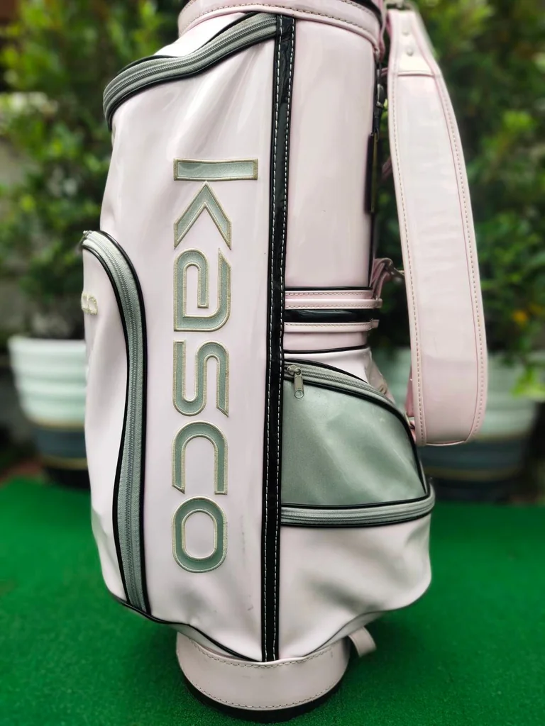 ถุงกอล์ฟ KASCO หนังแก้ว สีชมพู สภาพสวยๆ เดิมๆเลยจ้า ถุงกอล์ฟ KASCO หนังแก้ว สีชมพู สภาพสวยๆ เดิมๆเลยจ้า