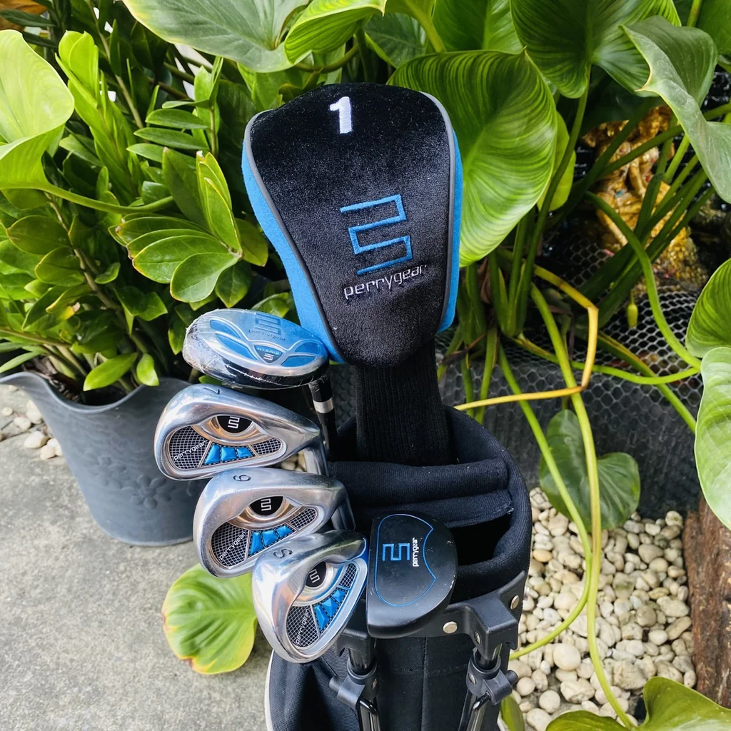 ชุดไม้กอล์ฟเด็ก PERRYGEAR ⛳ สำหรับน้องส่วนสูง 115–135 ซม. ในชุดครบ Driver+Hybrid เหล็ก7+9+S+Putte🎒 ชุดไม้กอล์ฟเด็ก PERRYGEAR ⛳ สำหรับน้องส่วนสูง 115–135 ซม. ในชุดครบ Driver+Hybrid เหล็ก7+9+S+Putte🎒