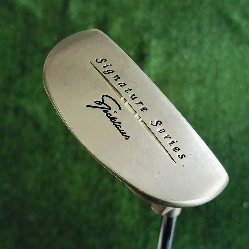 Nicklaus Signature Series Putter ความยาว 35.75 นิ้ว!!! หน้าสัมผัสพิเศษ ตราสัญลักษณ์ GOLDREN BEAR สุดเท่และยังช่วยให้เกาะไลน์อย่างมาก ไม้กอล์ฟพรีเมี่ยมมือสอง ของแท้ By NakaraLuxurious Nicklaus Signature Series Putter ความยาว 35.75 นิ้ว!!! หน้าสัมผัสพิเศษ ตราสัญลักษณ์ GOLDREN BEAR สุดเท่และยังช่วยให้เกาะไลน์อย่างมาก ไม้กอล์ฟพรีเมี่ยมมือสอง ของแท้ By NakaraLuxurious