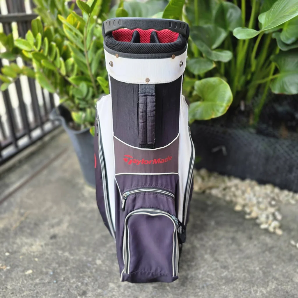 *** มีตำหนิ รูตรง COVER *** ถุงกอล์ฟ Taylormade ของแท้ มือสอง เป็นรุ่นแบบ 14 ช่องค่ะ *** มีตำหนิ รูตรง COVER *** ถุงกอล์ฟ Taylormade ของแท้ มือสอง เป็นรุ่นแบบ 14 ช่องค่ะ