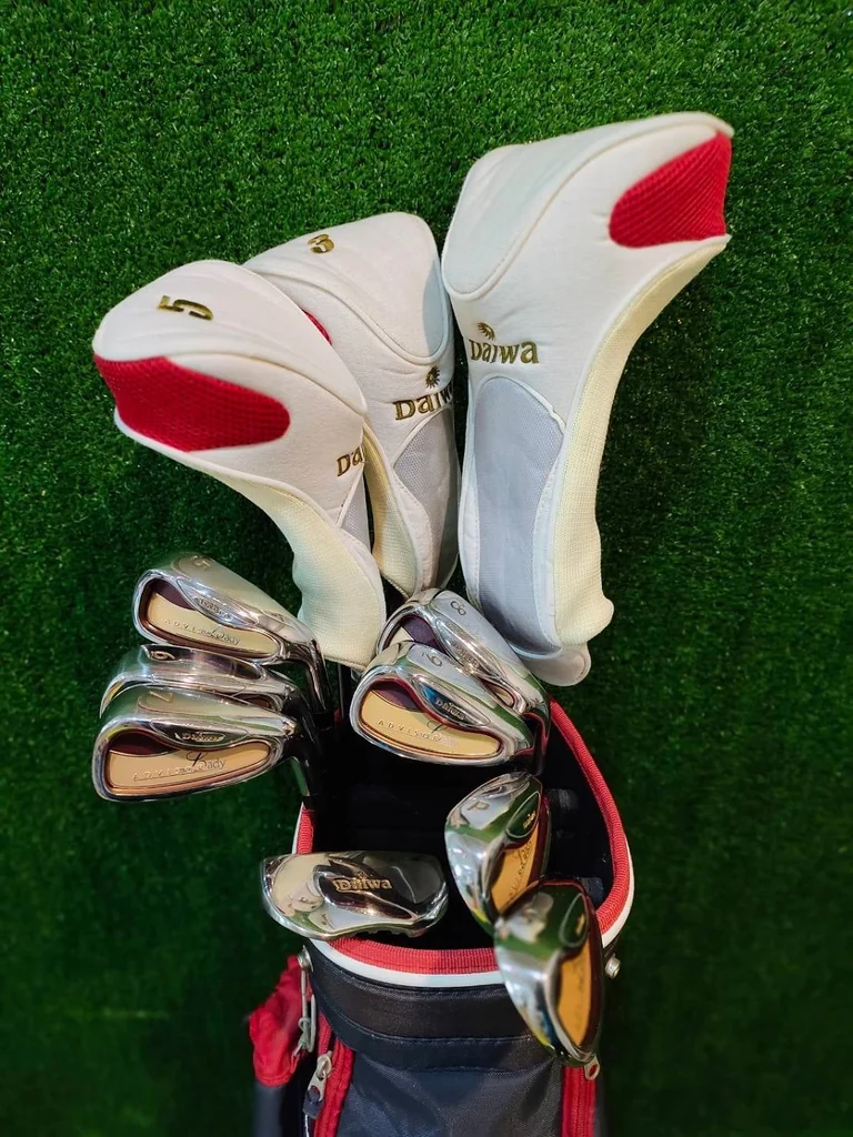 ไม้กอล์ฟระดับพรีเมี่ยมครบชุด สำหรับสุภาพสตรี DAIWA ADVISOR LADY ไม้กอล์ฟระดับพรีเมี่ยมครบชุด สำหรับสุภาพสตรี DAIWA ADVISOR LADY
