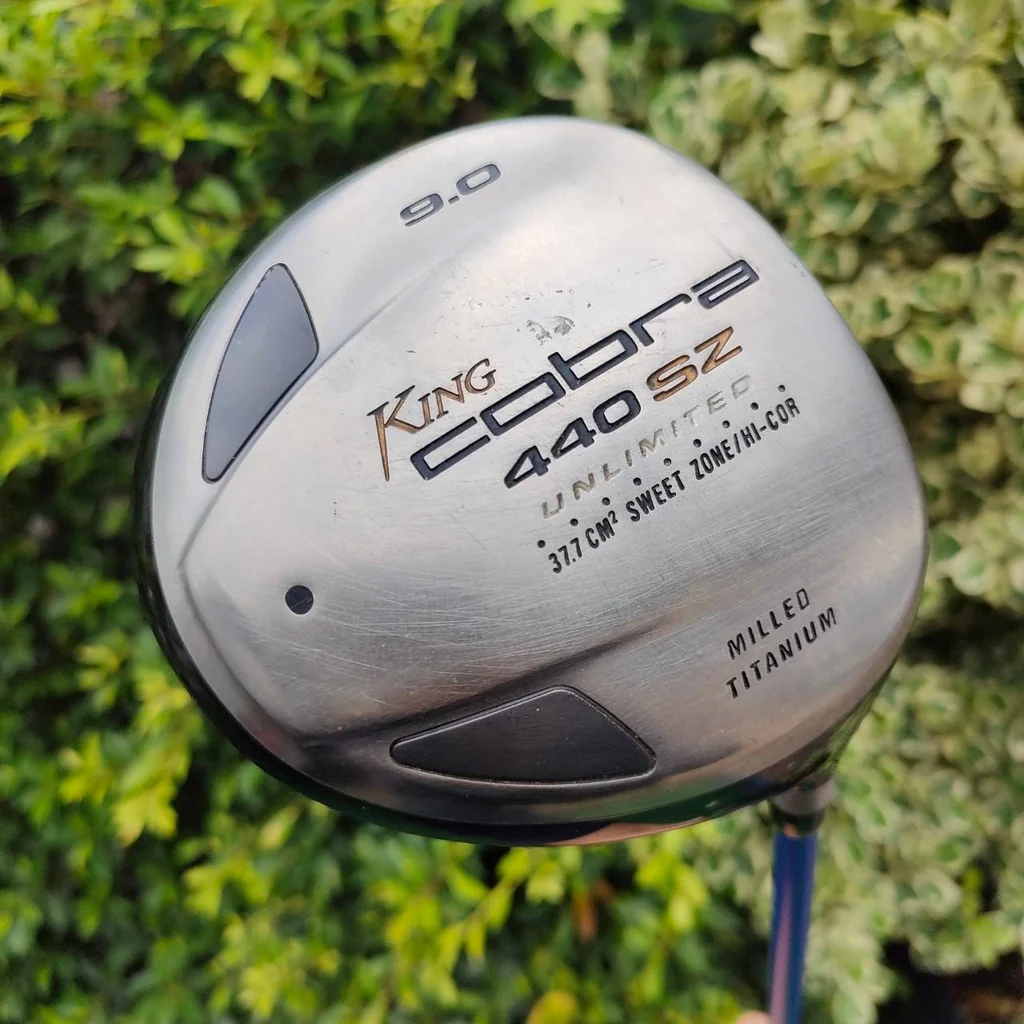 DRIVER KING COBRA 440 SZ องศา 9 ก้าน PROLAUNCH BLUE ก้านดีมากๆๆๆ ตีแรงใส่ได้เลย หัวนี้ขนาดพอดีมาก ถ้าได้ลองตีติดใจ ระยะมาเต็มแบบสุดๆ เสียงสนั่น แบบ เพราะๆ ใสๆครับ ตีง่าย ตีแรงพลาดเป้าก็ยังไปไกลมาก . DRIVER KING COBRA 440 SZ องศา 9 ก้าน PROLAUNCH BLUE ก้านดีมากๆๆๆ ตีแรงใส่ได้เลย หัวนี้ขนาดพอดีมาก ถ้าได้ลองตีติดใจ ระยะมาเต็มแบบสุดๆ เสียงสนั่น แบบ เพราะๆ ใสๆครับ ตีง่าย ตีแรงพลาดเป้าก็ยังไปไกลมาก .