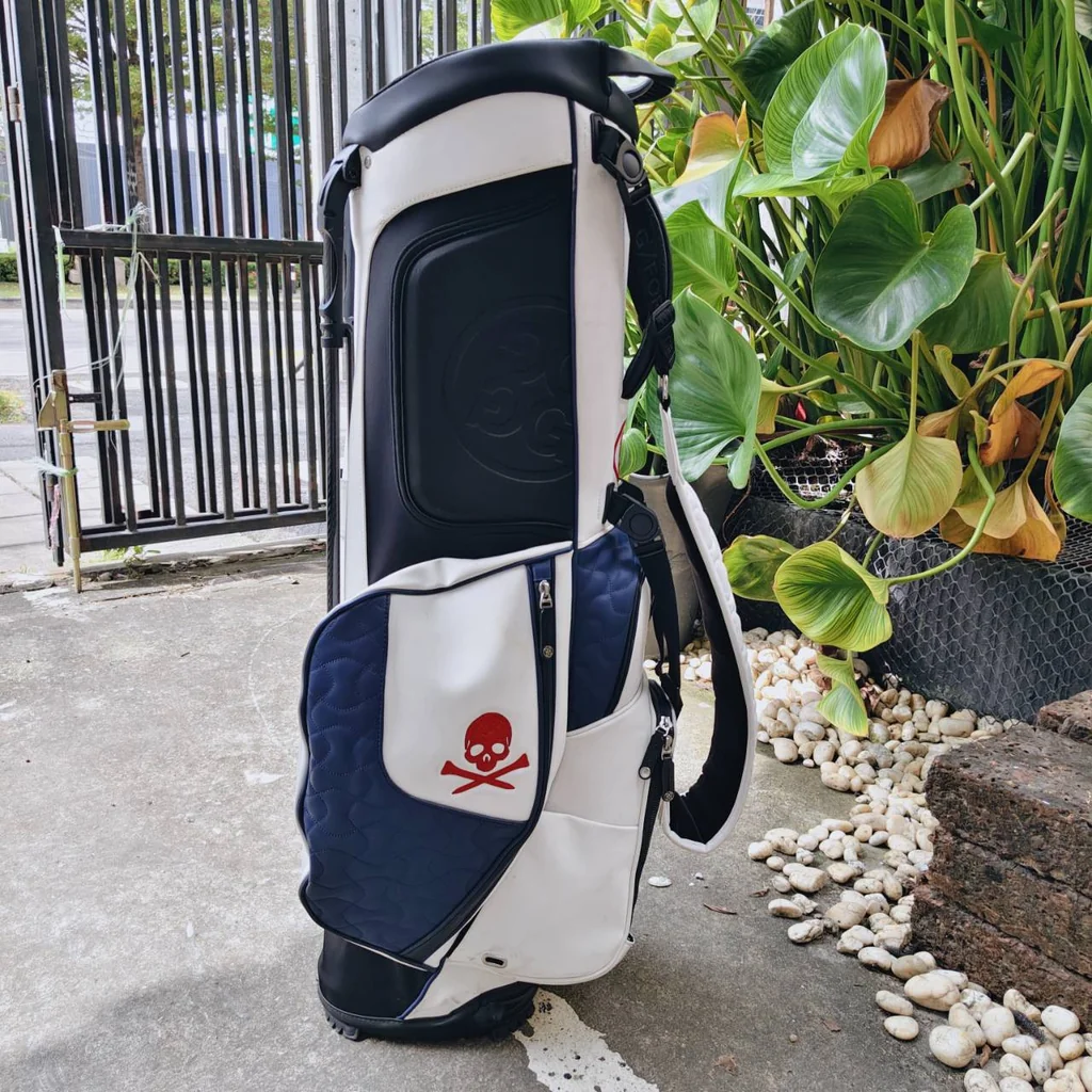 ถุงกอล์ฟ G/FORE Transporter III มือสอง ของแท้ สภาพสวยมาก มีสายสะพายเปลี่ยนได้สองแบบ ถุงกอล์ฟ G/FORE Transporter III มือสอง ของแท้ สภาพสวยมาก มีสายสะพายเปลี่ยนได้สองแบบ