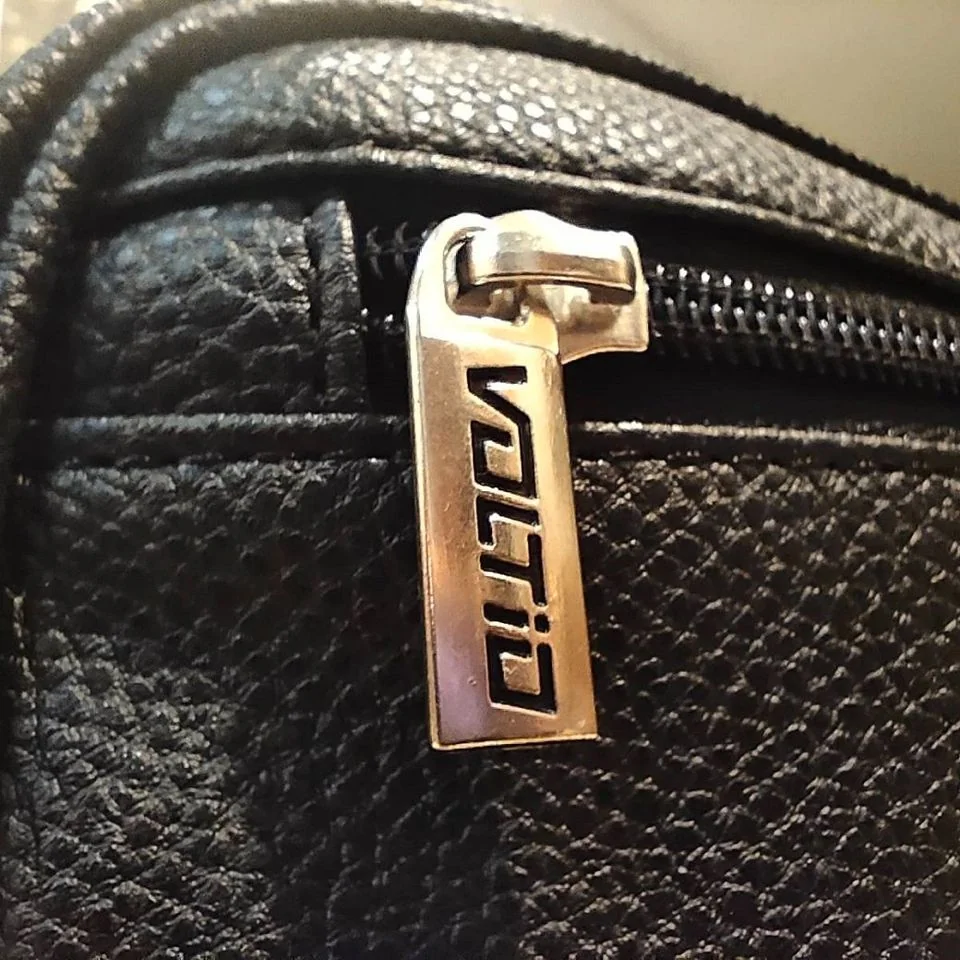 HAND BAG VOLTIO BY KATANA GOLF NIPPON ของใหม่มือหนึ่ง วัสดุพรีเมี่ยม สวยหรู มีช่องเยอะ จุของมาก ใช้ใส่ของสำหรับออกรอบ ใช้ในชีวิตประจำวัน แบรนด์เนม สวยเท่ห์ไม่ซ้ำใคร HAND BAG VOLTIO BY KATANA GOLF NIPPON ของใหม่มือหนึ่ง วัสดุพรีเมี่ยม สวยหรู มีช่องเยอะ จุของมาก ใช้ใส่ของสำหรับออกรอบ ใช้ในชีวิตประจำวัน แบรนด์เนม สวยเท่ห์ไม่ซ้ำใคร