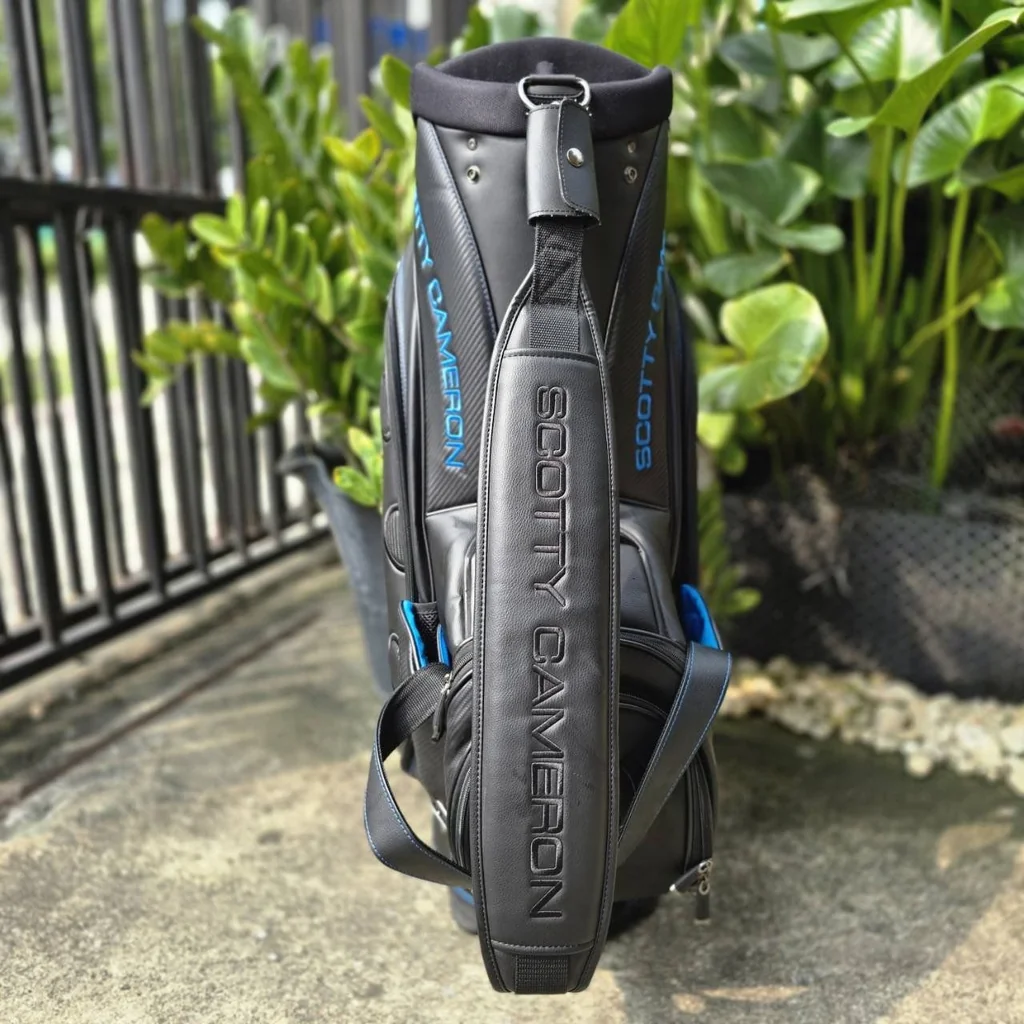 ถุงกอล์ฟ SCOTTY CAMERON TOUR ONLY BACK IN BLACK STAFF BAG RARE TITLEIST CIRCLE T 2019 ของแท้ มือสอง สภาพสวยเดิมตามภาพ หายากมากค่ะ ถุงกอล์ฟ SCOTTY CAMERON TOUR ONLY BACK IN BLACK STAFF BAG RARE TITLEIST CIRCLE T 2019 ของแท้ มือสอง สภาพสวยเดิมตามภาพ หายากมากค่ะ