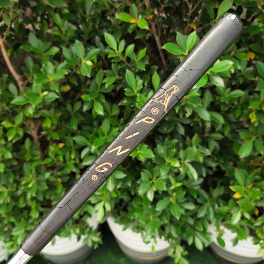 PUTTER PING ANSER 2 ความยาว 34 นิ้ว ก้าน PING ดีที่สุดในซีรี่ PING CLASSIC ได้รับความนิยมมาก และ ตามหากันอย่างต่อเนื่องครับ PUTTER PING ANSER 2 ความยาว 34 นิ้ว ก้าน PING ดีที่สุดในซีรี่ PING CLASSIC ได้รับความนิยมมาก และ ตามหากันอย่างต่อเนื่องครับ