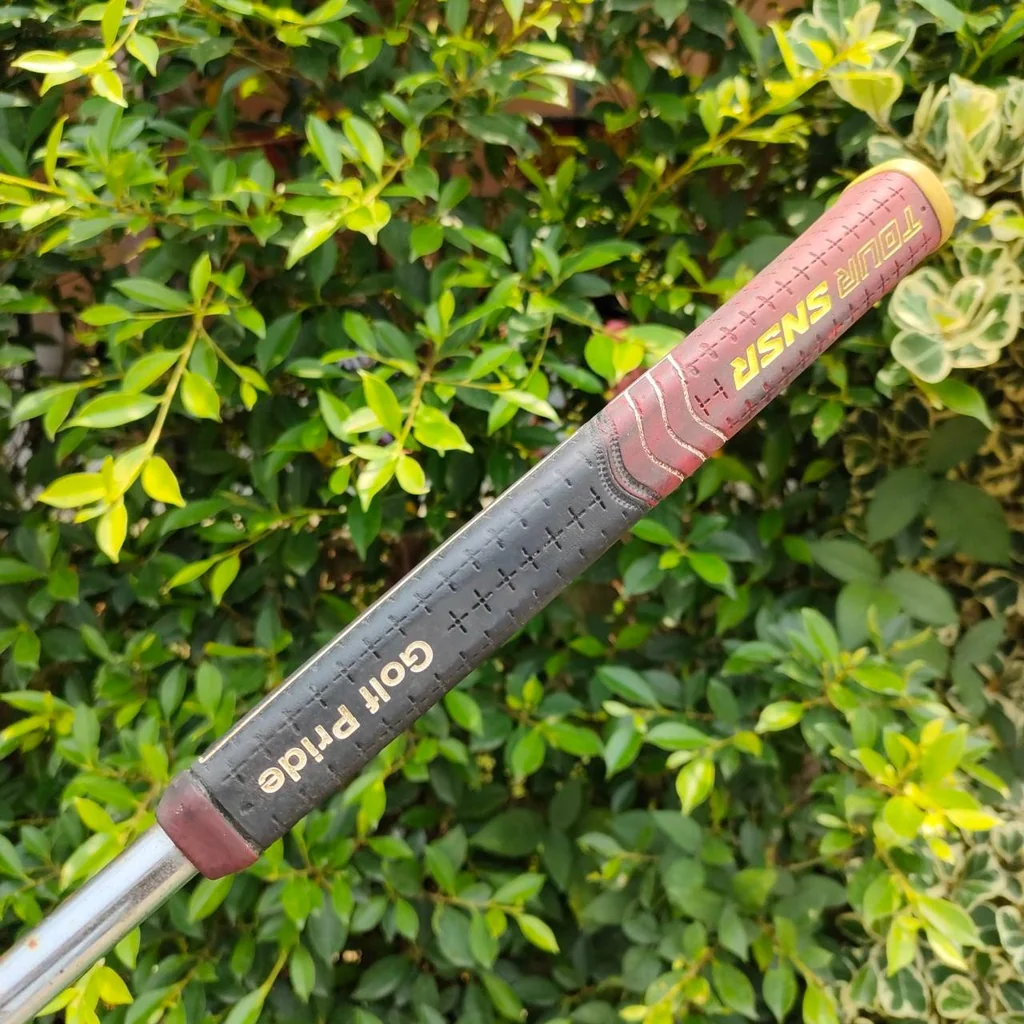 PUTTER TOURSTAGE PHYZ ความยาว 34 นิ้ว รุ่นพรีเมี่ยมญี่ปุ่น ของแบรนด์ TOURSTAGE ครับ หน้าสัมผัสดีมากๆ เกาะไลน์มากๆ ของใหม่แพงมาก แต่ตัวนี้ลอยเยอะ แต่พัตต์ได้ดีเหมือนเดิม ราคาสุดช๊อคไปเลย!!! PUTTER TOURSTAGE PHYZ ความยาว 34 นิ้ว รุ่นพรีเมี่ยมญี่ปุ่น ของแบรนด์ TOURSTAGE ครับ หน้าสัมผัสดีมากๆ เกาะไลน์มากๆ ของใหม่แพงมาก แต่ตัวนี้ลอยเยอะ แต่พัตต์ได้ดีเหมือนเดิม ราคาสุดช๊อคไปเลย!!!