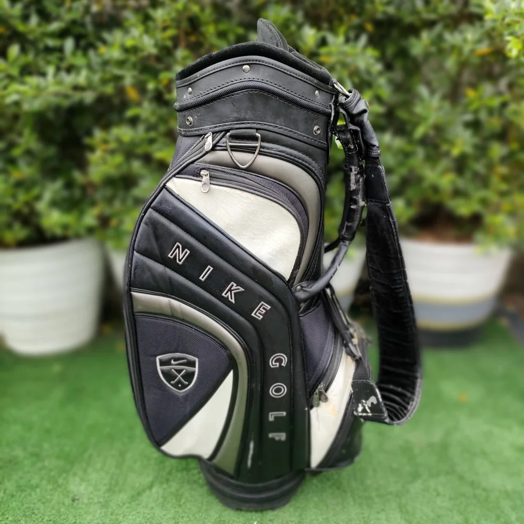 ถุงกอล์ฟ NIKE GOLF มือสอง **มีตำหนิถุงกอล์ฟมีถลอก** ถุงกอล์ฟ NIKE GOLF มือสอง **มีตำหนิถุงกอล์ฟมีถลอก**