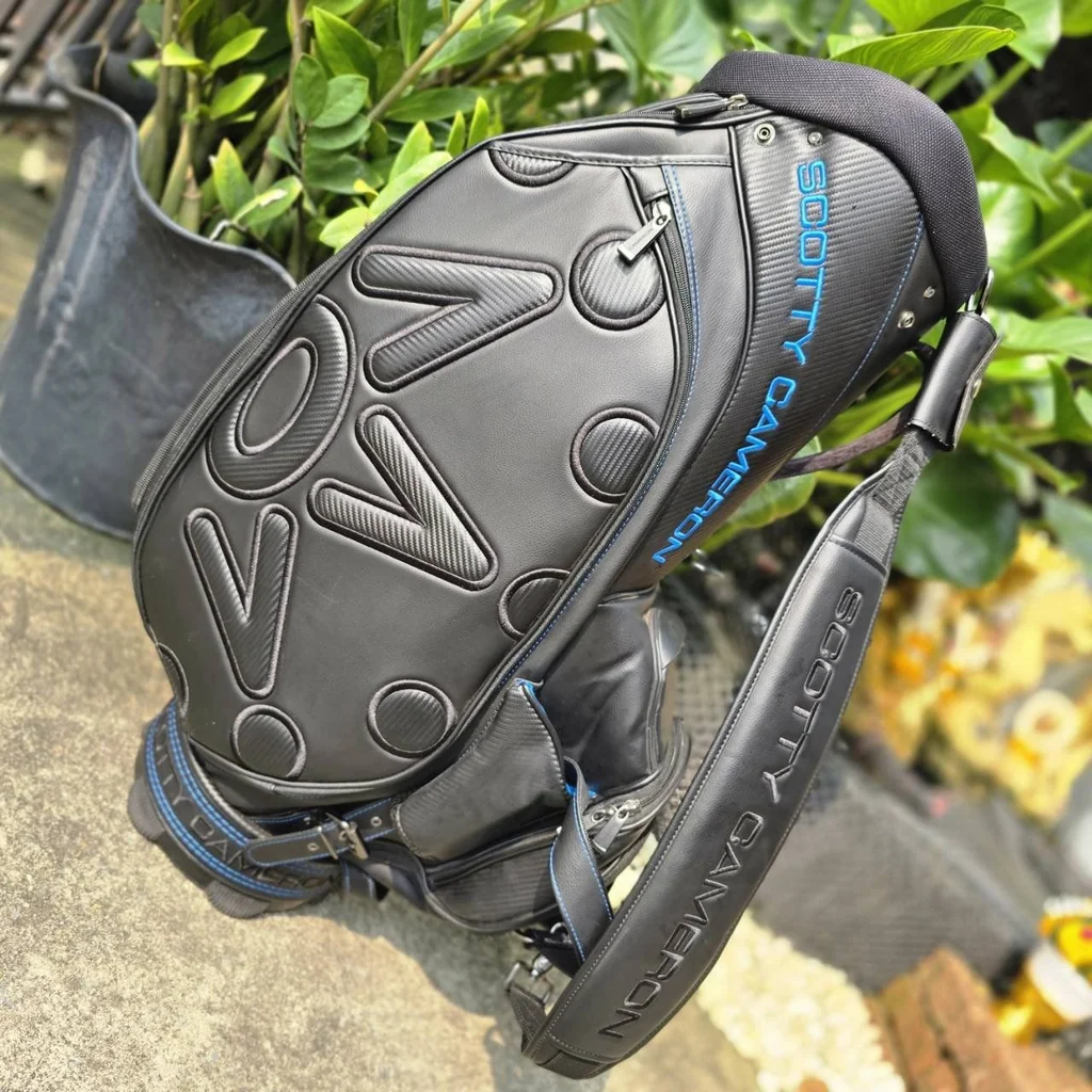 ถุงกอล์ฟ SCOTTY CAMERON TOUR ONLY BACK IN BLACK STAFF BAG RARE TITLEIST CIRCLE T 2019 ของแท้ มือสอง สภาพสวยเดิมตามภาพ หายากมากค่ะ ถุงกอล์ฟ SCOTTY CAMERON TOUR ONLY BACK IN BLACK STAFF BAG RARE TITLEIST CIRCLE T 2019 ของแท้ มือสอง สภาพสวยเดิมตามภาพ หายากมากค่ะ