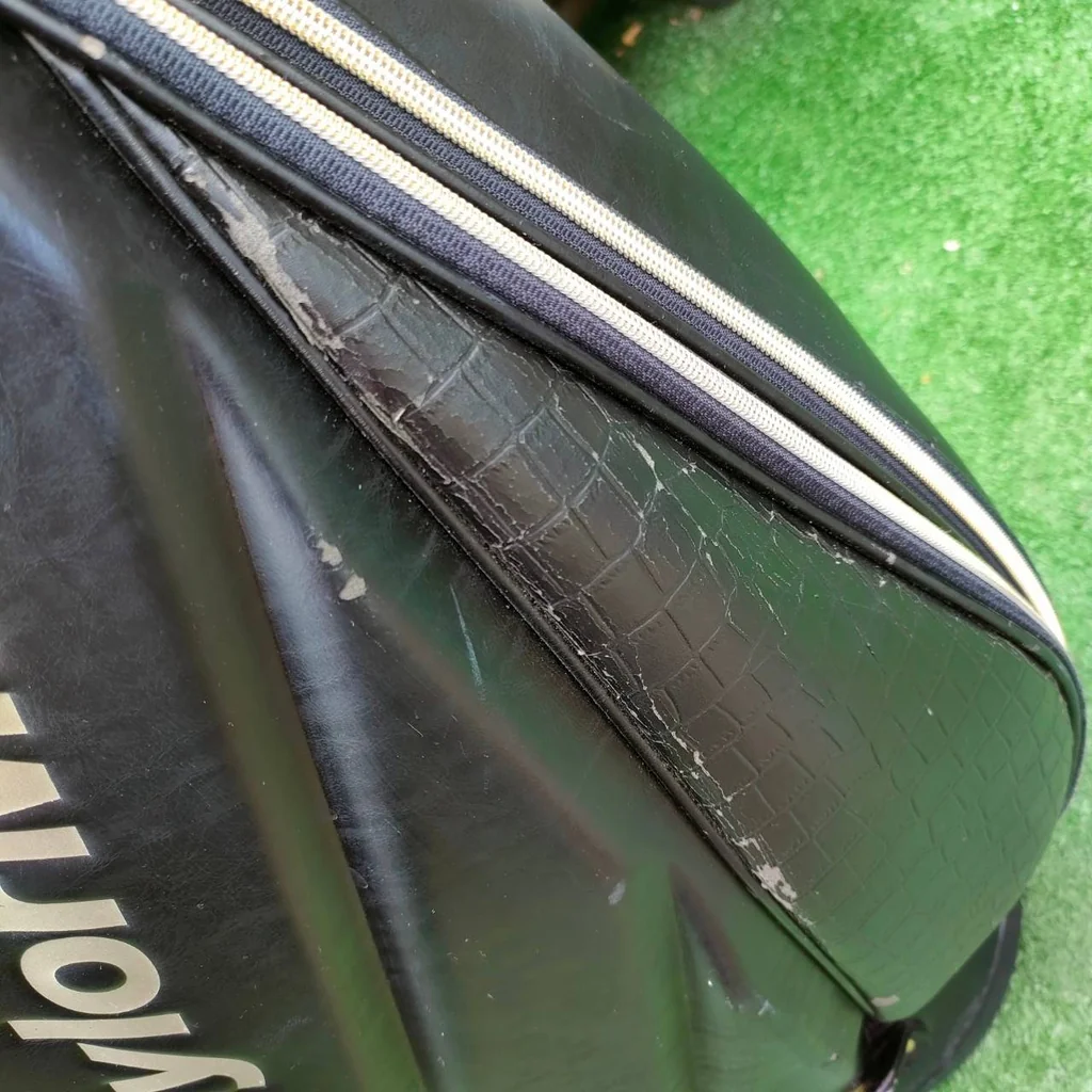 ถุงกอล์ฟ TAYLORMADE ** ถุงกอล์ฟมีตำหนิหนังลอก** ตามรูปที่ถ่ายเลยครับ ถุงกอล์ฟ TAYLORMADE ** ถุงกอล์ฟมีตำหนิหนังลอก** ตามรูปที่ถ่ายเลยครับ
