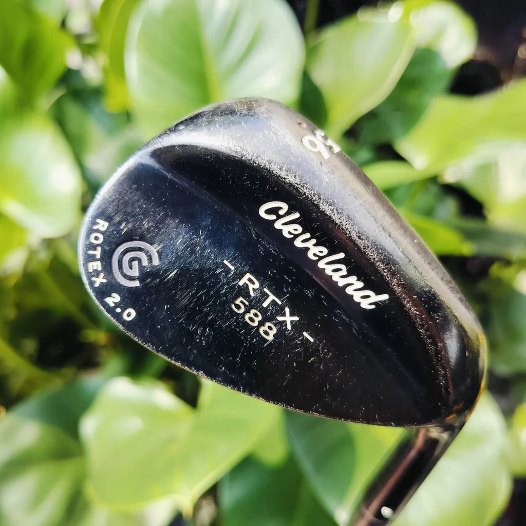WEDGE CLEVELAND RTX 588 องศา 56 LOW BOUNCE ก้าน DYNAMIC GOLD S200 หน้า ROTEX 2.0 ร่อหน้าไม้โหด ร่องสี่เหลี่ยม หน้ายิงเลเซอร์ MILLED แบบโหดจัด ไม้กอล์ฟพรีเมี่ยมมือสอง ของแท้ By NakaraLuxurious WEDGE CLEVELAND RTX 588 องศา 56 LOW BOUNCE ก้าน DYNAMIC GOLD S200 หน้า ROTEX 2.0 ร่อหน้าไม้โหด ร่องสี่เหลี่ยม หน้ายิงเลเซอร์ MILLED แบบโหดจัด ไม้กอล์ฟพรีเมี่ยมมือสอง ของแท้ By NakaraLuxurious
