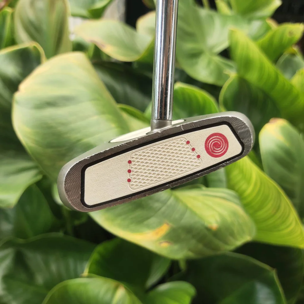 PUTTER ODYSSEY 2-BALL หน้า XG เป็นแบบ CS ก้านเสียบแบบ CENTER แผ่นอินเสิร์ตแบบหลายชั้นที่ให้ความรู้สึกนุ่มนวลและการควบคุมระยะที่ยอดเยี่ยม PUTTER ODYSSEY 2-BALL หน้า XG เป็นแบบ CS ก้านเสียบแบบ CENTER แผ่นอินเสิร์ตแบบหลายชั้นที่ให้ความรู้สึกนุ่มนวลและการควบคุมระยะที่ยอดเยี่ยม