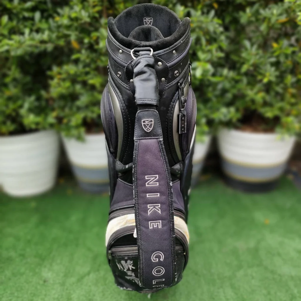 ถุงกอล์ฟ NIKE GOLF มือสอง **มีตำหนิถุงกอล์ฟมีถลอก** ถุงกอล์ฟ NIKE GOLF มือสอง **มีตำหนิถุงกอล์ฟมีถลอก**