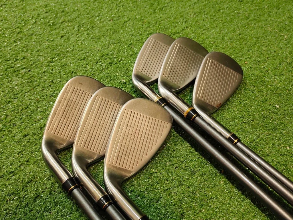 ชุดเหล็ก Taylormade r5 XL ** สำหรับสุภาพตรีตรี ** ชุดเหล็ก Taylormade r5 XL ** สำหรับสุภาพตรีตรี **