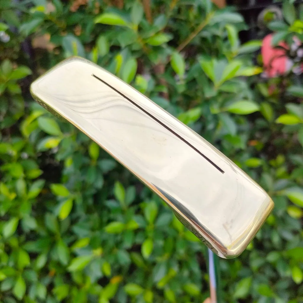 PUTTER PING ANSER รุ่นยอดนิยมสูงสุด เป็นต้นแบบมาจนถึงปัจจุบัน วัสดุทองเหลืองแบบแท้ๆ เงา สวยมากๆ หรูหรามาก ความยาว 35 นิ้ว PUTTER PING ANSER รุ่นยอดนิยมสูงสุด เป็นต้นแบบมาจนถึงปัจจุบัน วัสดุทองเหลืองแบบแท้ๆ เงา สวยมากๆ หรูหรามาก ความยาว 35 นิ้ว