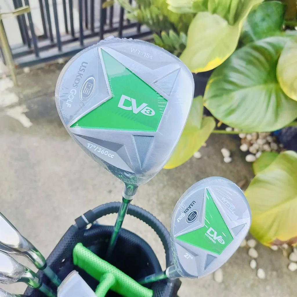 ชุดไม้กอล์ฟสำหรับเด็ก ของใหม่!!! U.S. KIDS GOLF 57″ WT-15s model (15% lighter club heads) เบาลง 15% ความสูง : 57-60 นิ้ว หรือ 144-152 เซนติเมตร ชุดไม้กอล์ฟสำหรับเด็ก ของใหม่!!! U.S. KIDS GOLF 57″ WT-15s model (15% lighter club heads) เบาลง 15% ความสูง : 57-60 นิ้ว หรือ 144-152 เซนติเมตร